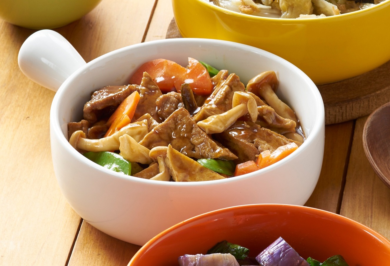 Tofu Stewed in Soya Sauce with Mushrooms, Pork and Vegetables in Pot