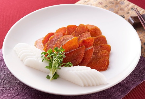 Roasted mullet roe served with turnip slices and leek