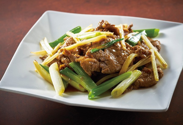 Stir-fried beef sirloin with scallions and ginger